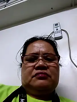 Snapshot of Chubbysweetmom chatting on January 13, 9:03 am Chubbysweetmom online show from January 13, 9:03 am