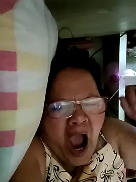 Snapshot of Chubbysweetmom chatting on April 5, 5:48 am Chubbysweetmom online show from April 5, 5:48 am
