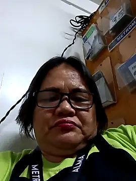 Snapshot of Chubbysweetmom chatting on April 18, 2:37 am Chubbysweetmom online show from April 18, 2:37 am