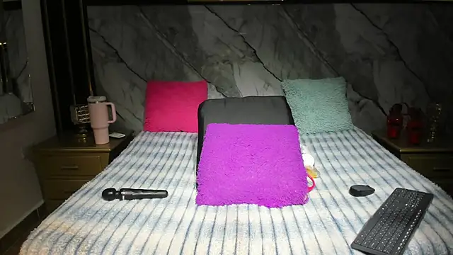 Snapshot of Niyirey1 chatting on September 23, 12:19 pm Niyirey1 online show from September 23, 12:19 pm