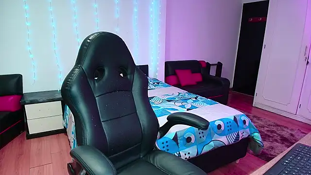 yesie hot online show from December 2, 12:27 am