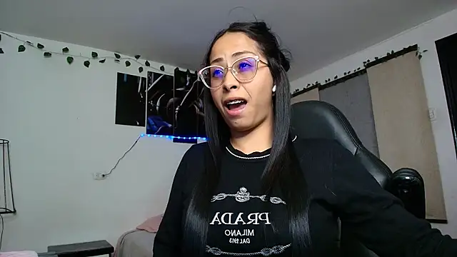 yesie hot online show from June 13, 11:57 pm