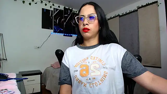 yesie hot online show from June 17, 2:25 am