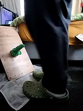 Snapshot of TheTree13 chatting on March 24, 12:48 am TheTree13 online show from March 24, 12:48 am