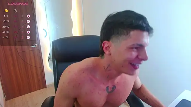 Snapshot of harrisoncuper chatting on October 6, 12:30 am harrisoncuper online show from October 6, 12:30 am