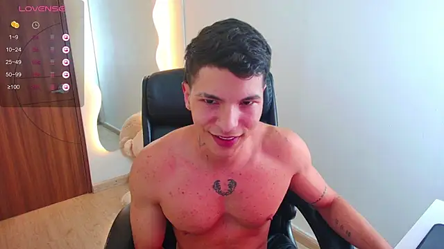 Snapshot of harrisoncuper chatting on October 15, 3:17 am harrisoncuper online show from October 15, 3:17 am