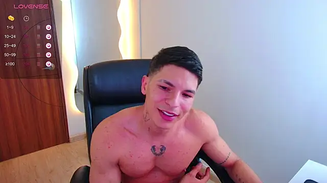 Snapshot of harrisoncuper chatting on November 19, 2:22 am harrisoncuper online show from November 19, 2:22 am