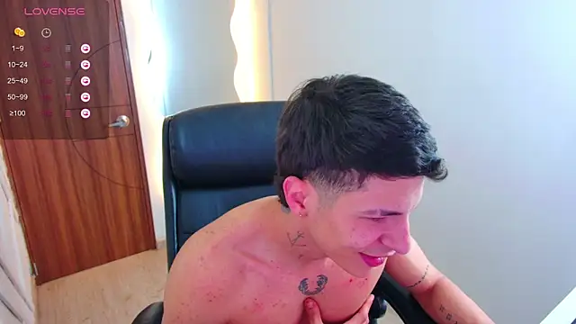 Snapshot of harrisoncuper chatting on November 23, 11:04 pm harrisoncuper online show from November 23, 11:04 pm