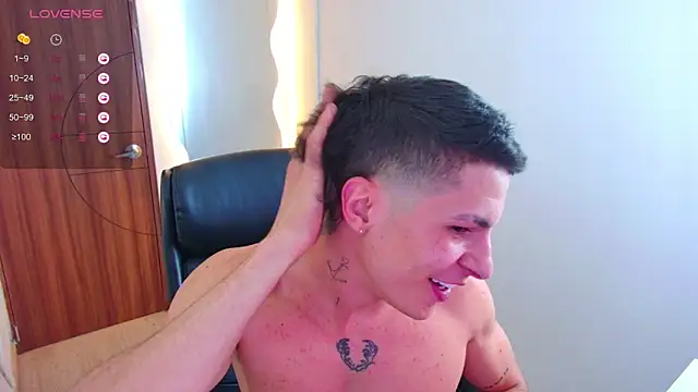 Snapshot of harrisoncuper chatting on December 2, 10:16 pm harrisoncuper online show from December 2, 10:16 pm