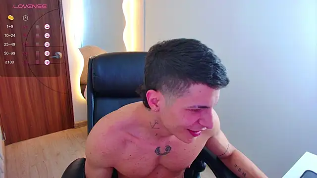 Snapshot of harrisoncuper chatting on December 19, 10:17 pm harrisoncuper online show from December 19, 10:17 pm