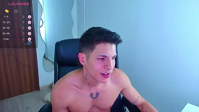 Snapshot of harrisoncuper chatting on February 6, 3:33 am harrisoncuper online show from February 6, 3:33 am