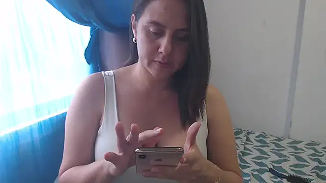 annie 21  online show from September 22, 5:15 pm