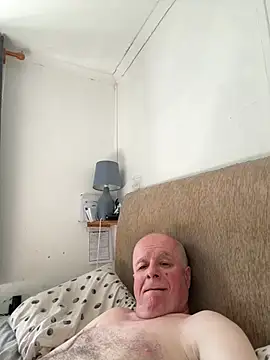 locallad88 online show from July 9, 3:38 pm