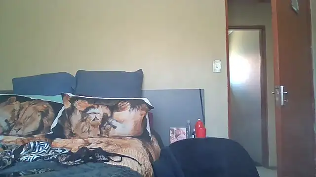 Snapshot of EbonySeductressx chatting on October 24, 10:11 am EbonySeductressx online show from October 24, 10:11 am