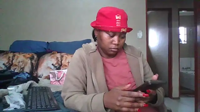 Snapshot of EbonySeductressx chatting on October 29, 1:24 pm EbonySeductressx online show from October 29, 1:24 pm