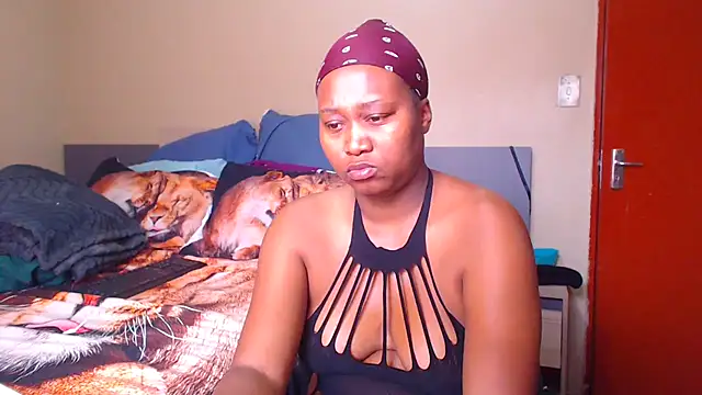 Snapshot of EbonySeductressx chatting on November 17, 12:44 pm EbonySeductressx online show from November 17, 12:44 pm