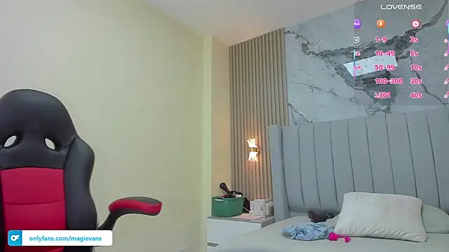 MAGIEVANS1 online show from October 1, 12:33 pm