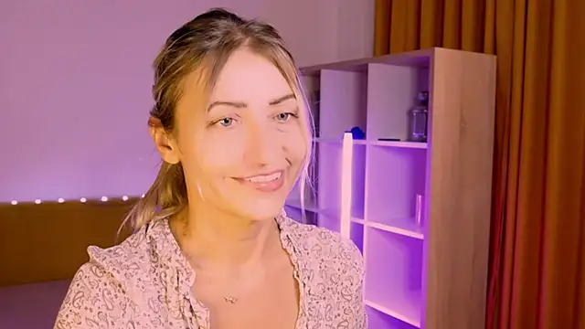 ZoeGrant online show from July 28, 7:39 pm