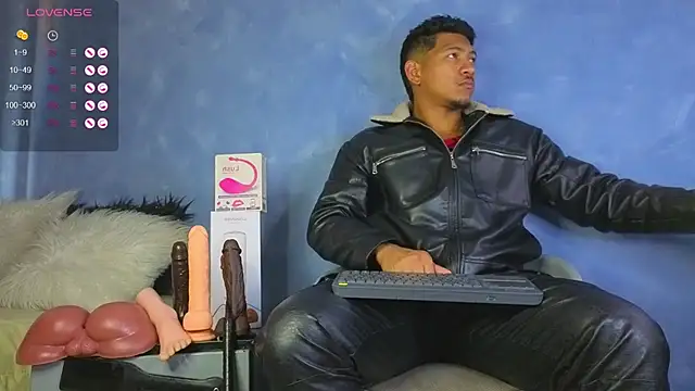 TomLover 12 online show from July 5, 7:21 pm
