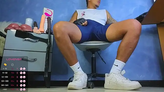 TomLover 12 online show from July 7, 2:36 am