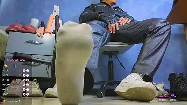 TomLover 12 online show from July 9, 2:10 pm