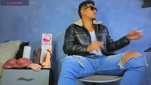 TomLover 12 online show from July 16, 1:39 pm