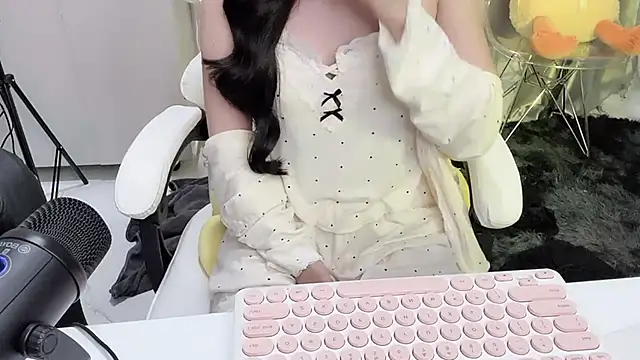 Snapshot of Mya_Lee chatting on January 24, 10:19 pm Mya Lee online show from January 24, 10:19 pm