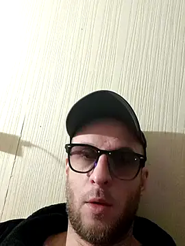 Snapshot of Super4len20 chatting on November 17, 8:47 pm Super4len20 online show from November 17, 8:47 pm