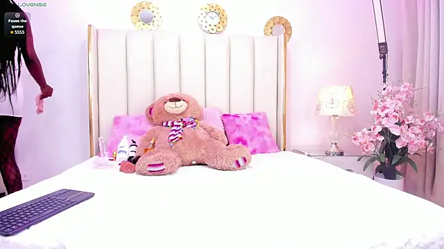 GianinaLewis online show from January 13, 8:58 pm