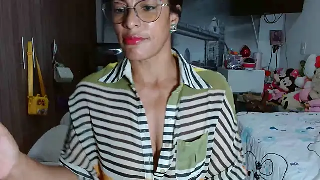 kateleyagrey online show from December 12, 2:26 am