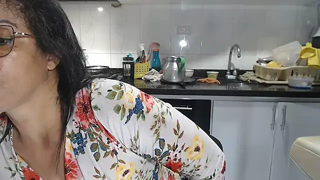 kateleyagrey online show from September 26, 1:15 pm