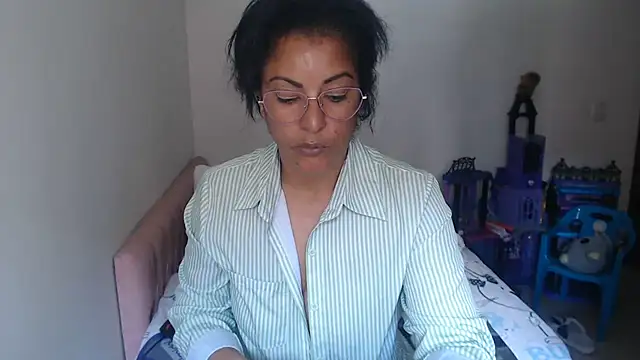 kateleyagrey online show from July 28, 6:20 pm
