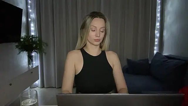 Alice Wonders online show from December 14, 7:46 pm