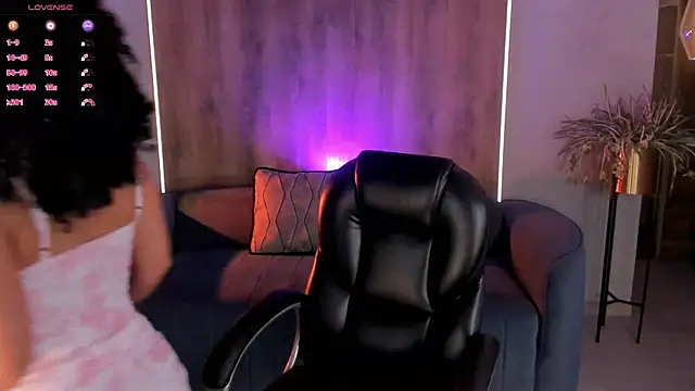 RoseFerrera online show from February 7, 8:20 pm