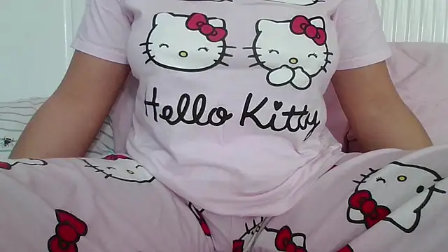 Snapshot of RealLittleRedRidingHood chatting on February 8, 1:01 pm RealLittleRedRidingHood online show from February 8, 1:01 pm