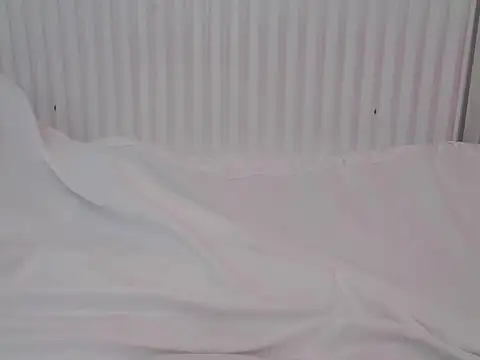 Snapshot of RealLittleRedRidingHood chatting on October 8, 11:52 am RealLittleRedRidingHood online show from October 8, 11:52 am