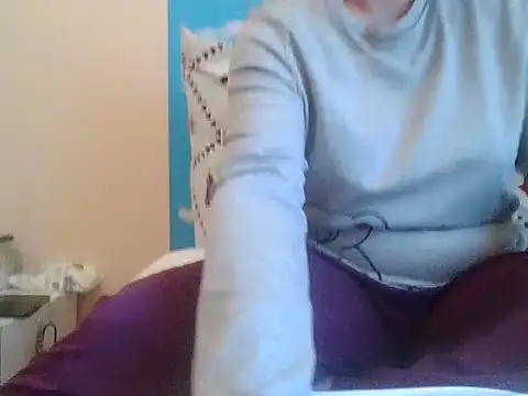 Snapshot of RealLittleRedRidingHood chatting on January 18, 2:54 pm RealLittleRedRidingHood online show from January 18, 2:54 pm