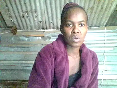 Snapshot of hairybushpussyxx1 chatting on December 5, 8:44 am hairybushpussyxx1 online show from December 5, 8:44 am