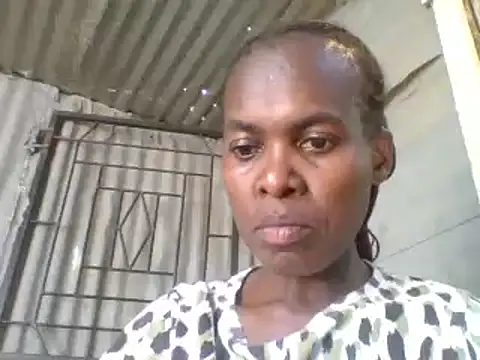 Snapshot of hairybushpussyxx1 chatting on December 10, 11:43 am hairybushpussyxx1 online show from December 10, 11:43 am