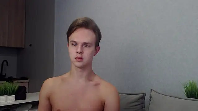 Snapshot of MartinMendez chatting on October 3, 8:00 am MartinMendez online show from October 3, 8:00 am