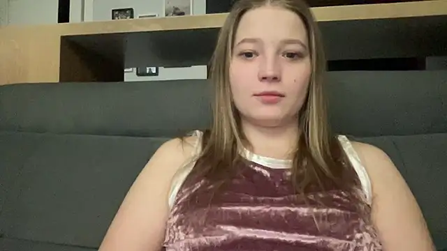 Snapshot of CharmingSarah chatting on February 27, 6:20 pm CharmingSarah online show from February 27, 6:20 pm