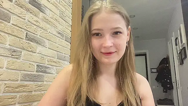 Snapshot of CharmingSarah chatting on March 26, 4:45 pm CharmingSarah online show from March 26, 4:45 pm