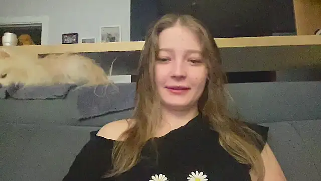 Snapshot of CharmingSarah chatting on April 2, 4:04 pm CharmingSarah online show from April 2, 4:04 pm