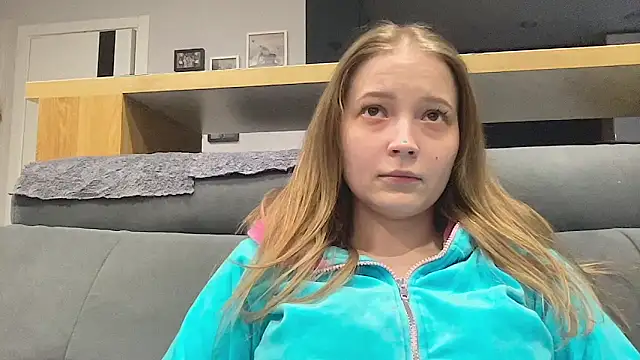 Snapshot of CharmingSarah chatting on April 25, 3:53 pm CharmingSarah online show from April 25, 3:53 pm