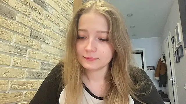 Snapshot of CharmingSarah chatting on May 6, 2:00 pm CharmingSarah online show from May 6, 2:00 pm