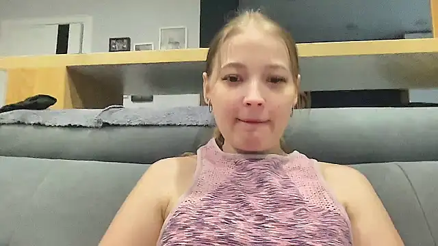 Snapshot of CharmingSarah chatting on May 21, 4:25 pm CharmingSarah online show from May 21, 4:25 pm