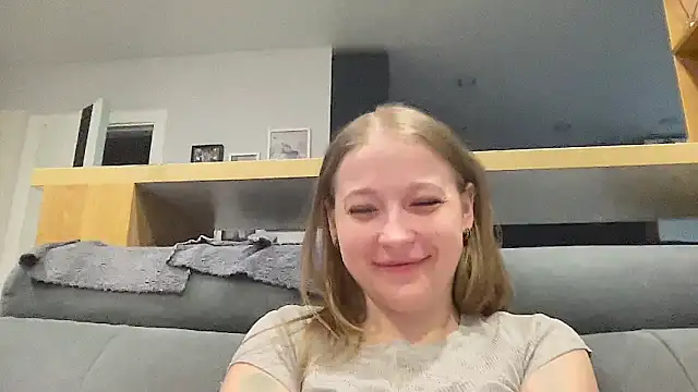 Snapshot of CharmingSarah chatting on May 28, 4:37 pm CharmingSarah online show from May 28, 4:37 pm