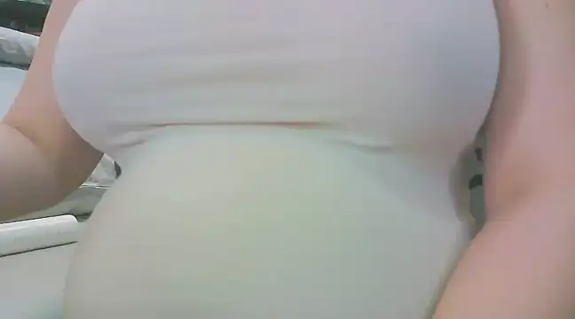 Snapshot of keepmepregnantT chatting on March 13, 8:37 am keepmepregnantT online show from March 13, 8:37 am