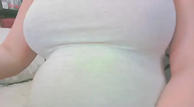 Snapshot of keepmepregnantT chatting on March 17, 8:29 am keepmepregnantT online show from March 17, 8:29 am