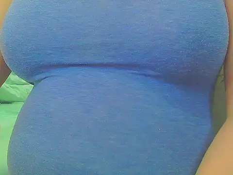 Snapshot of keepmepregnantT chatting on September 9, 9:31 am keepmepregnantT online show from September 9, 9:31 am